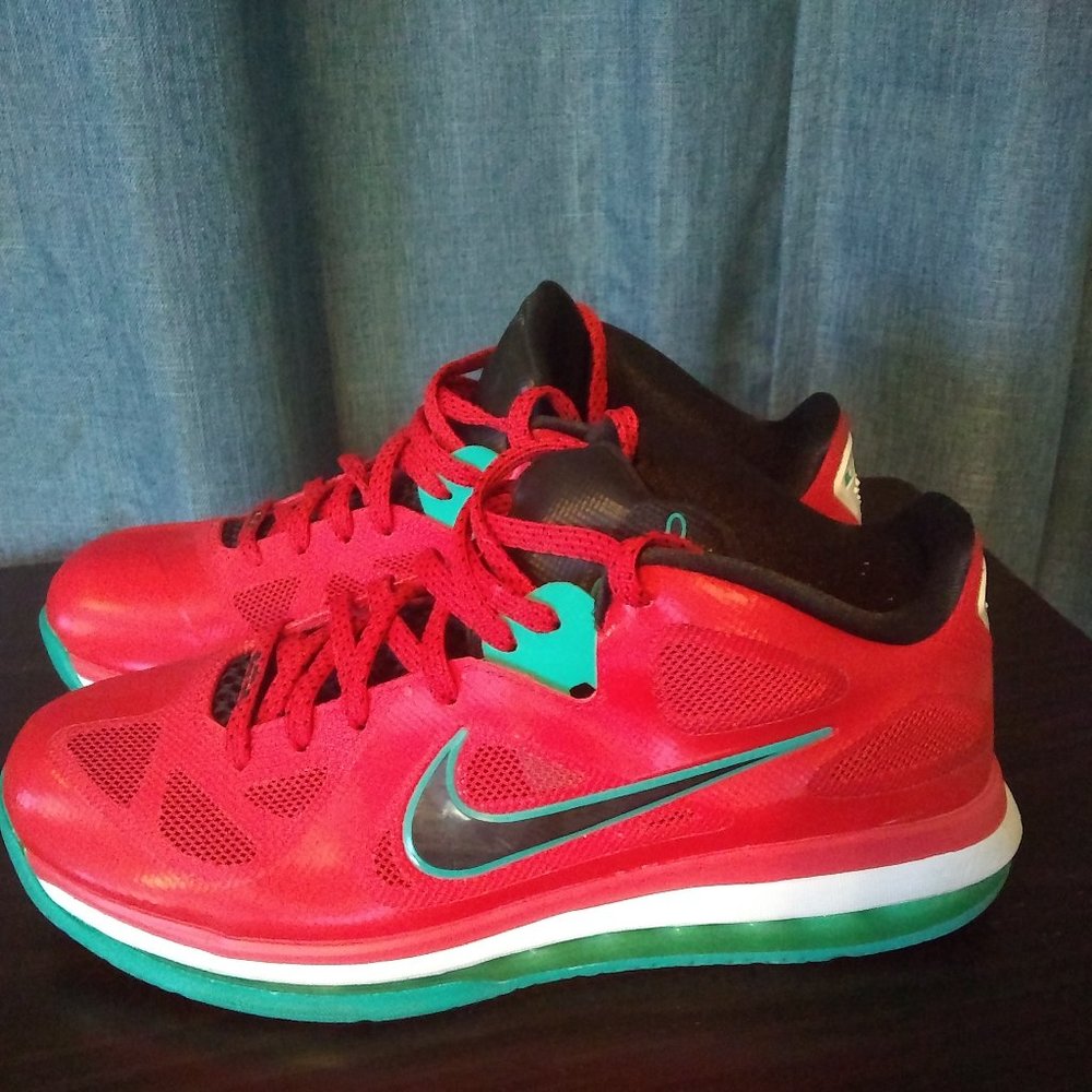 Lebron James Liverpool low Men's 9.5 Nike Sneaker